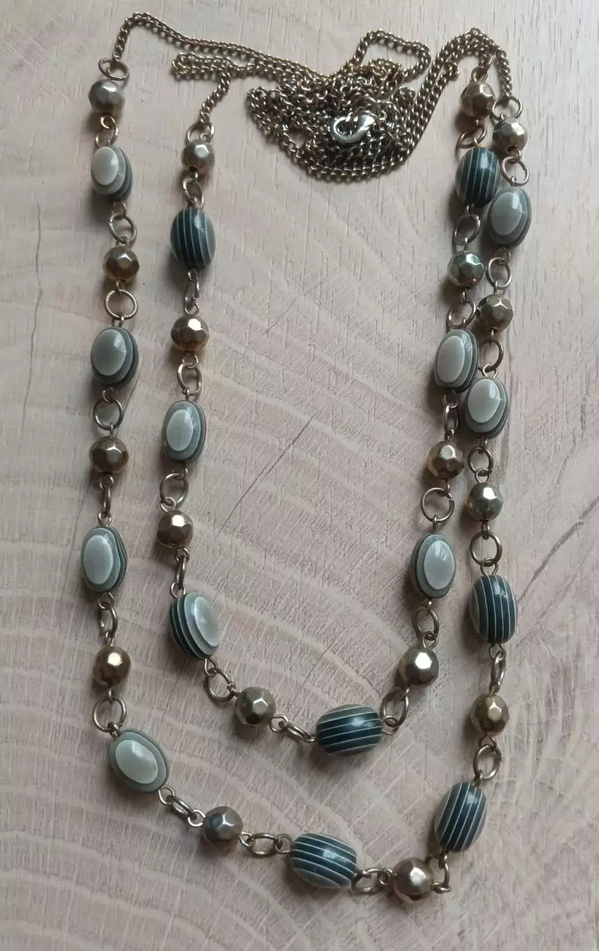 Бусы, камень.