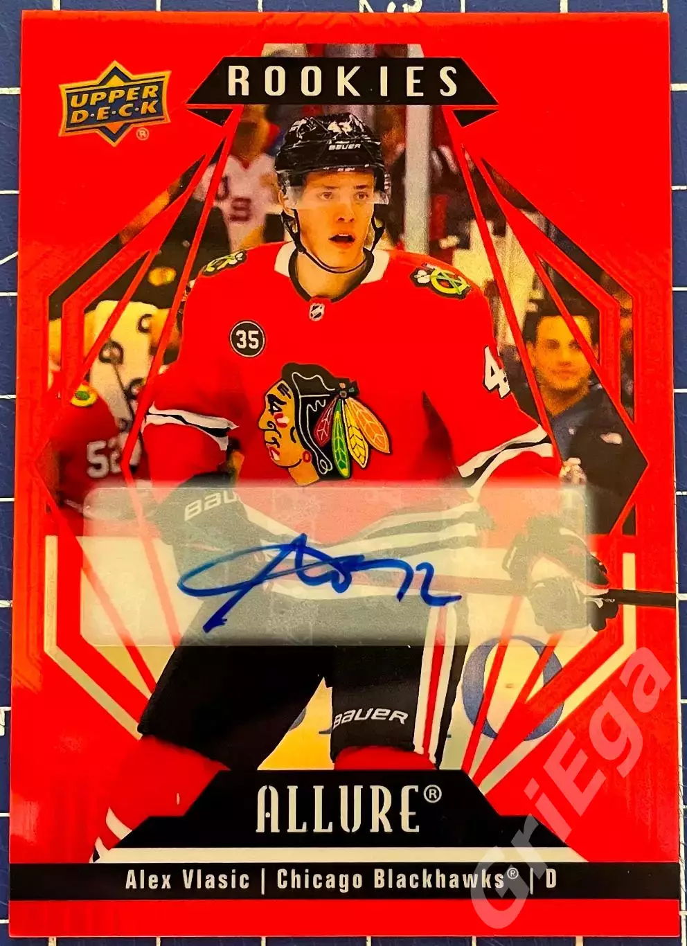 Хоккей карточка-автограф Alex Vlasic/Алекс Власич (Chicago Blackhawks/Чикаго)