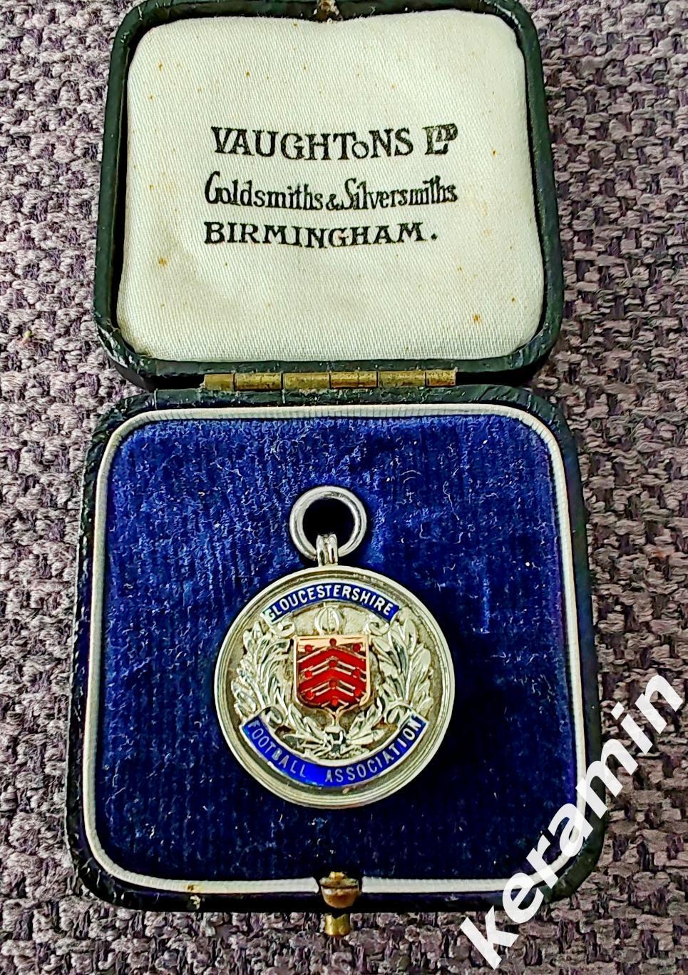1936-37 медальон из 9-каратного золота и эмали Футбольной ассоциации Глостершира