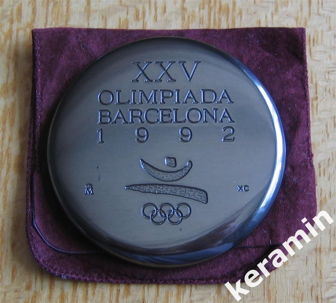 Официальная олимпийская медаль участия Барселона 1992 в оригинальной сумке 2