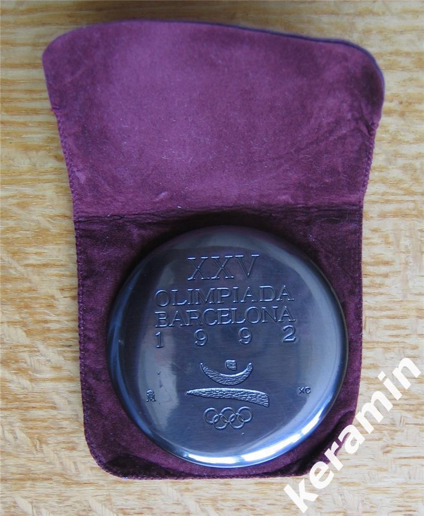 Официальная олимпийская медаль участия Барселона 1992 в оригинальной сумке 4