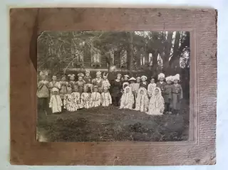 Детский сад. Утренник в национальных костюмах. 1920-е годы.