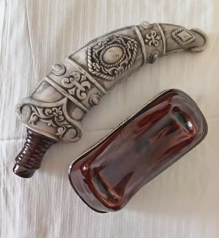 Фаянсовая бутылка от вина. 2