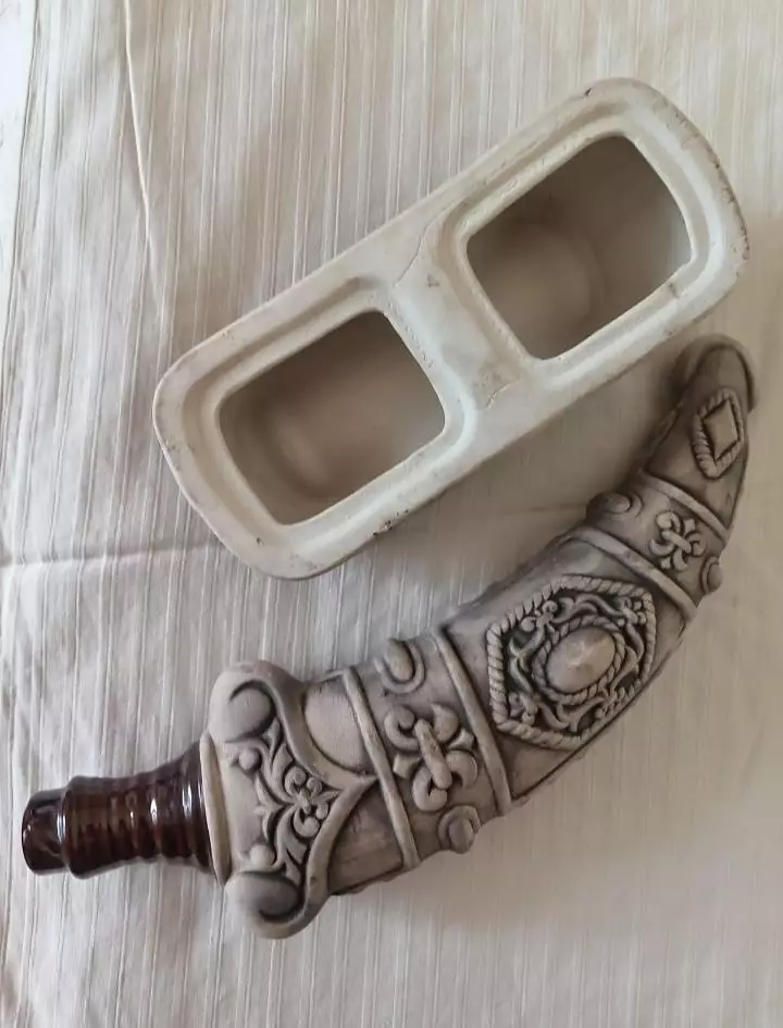 Фаянсовая бутылка от вина. 3