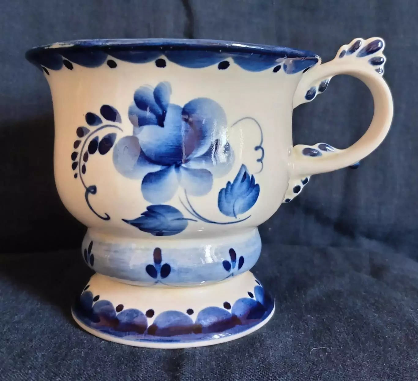 Фарфоровая кружка Гжель. 2000-е г. Ручная работа.