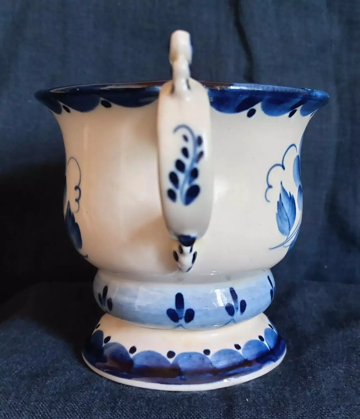 Фарфоровая кружка Гжель. 2000-е г. Ручная работа. 2