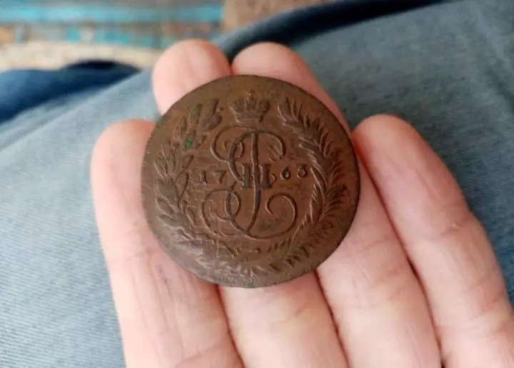 2 копейки - 1763 ММ. Перечекан из 4 копеек 1762.