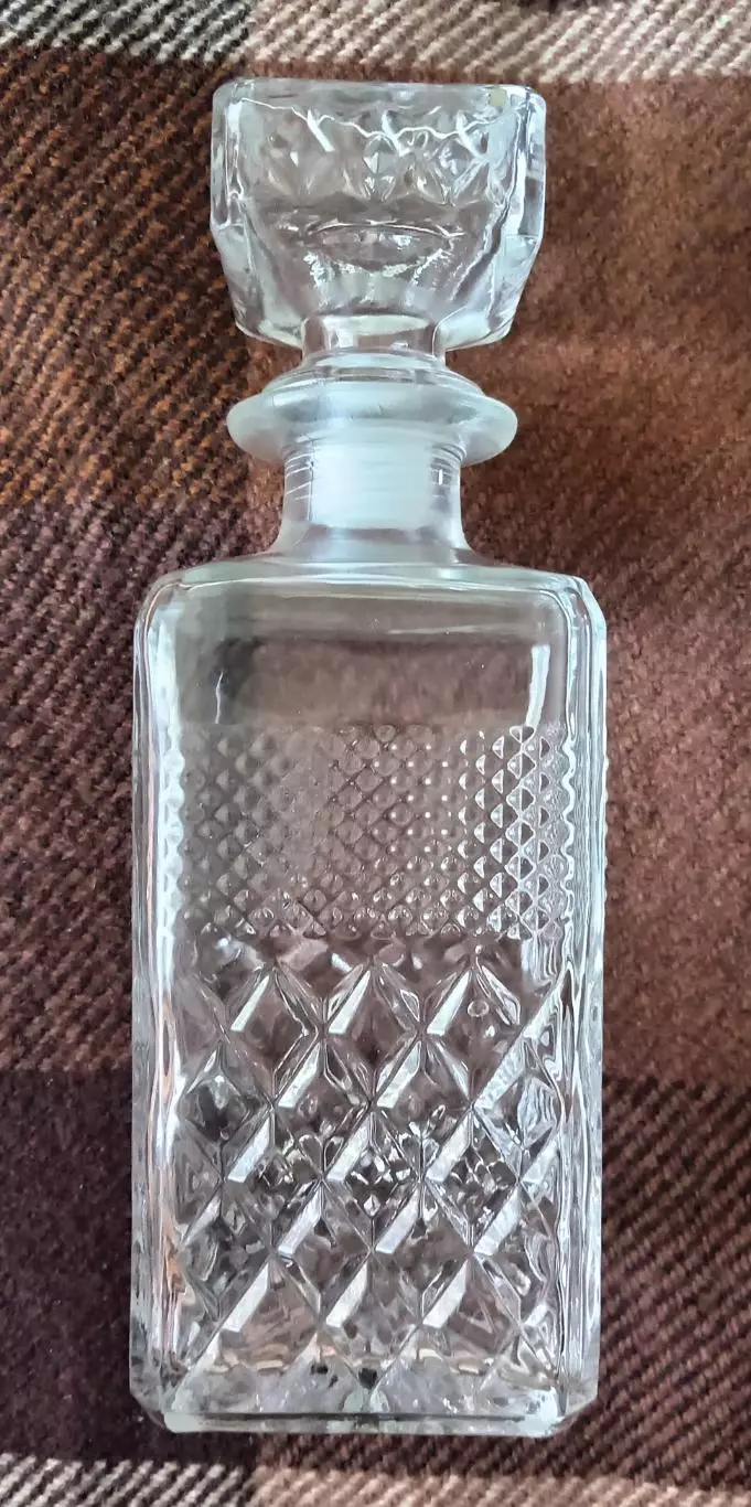 Бутылка, штоф для виски.