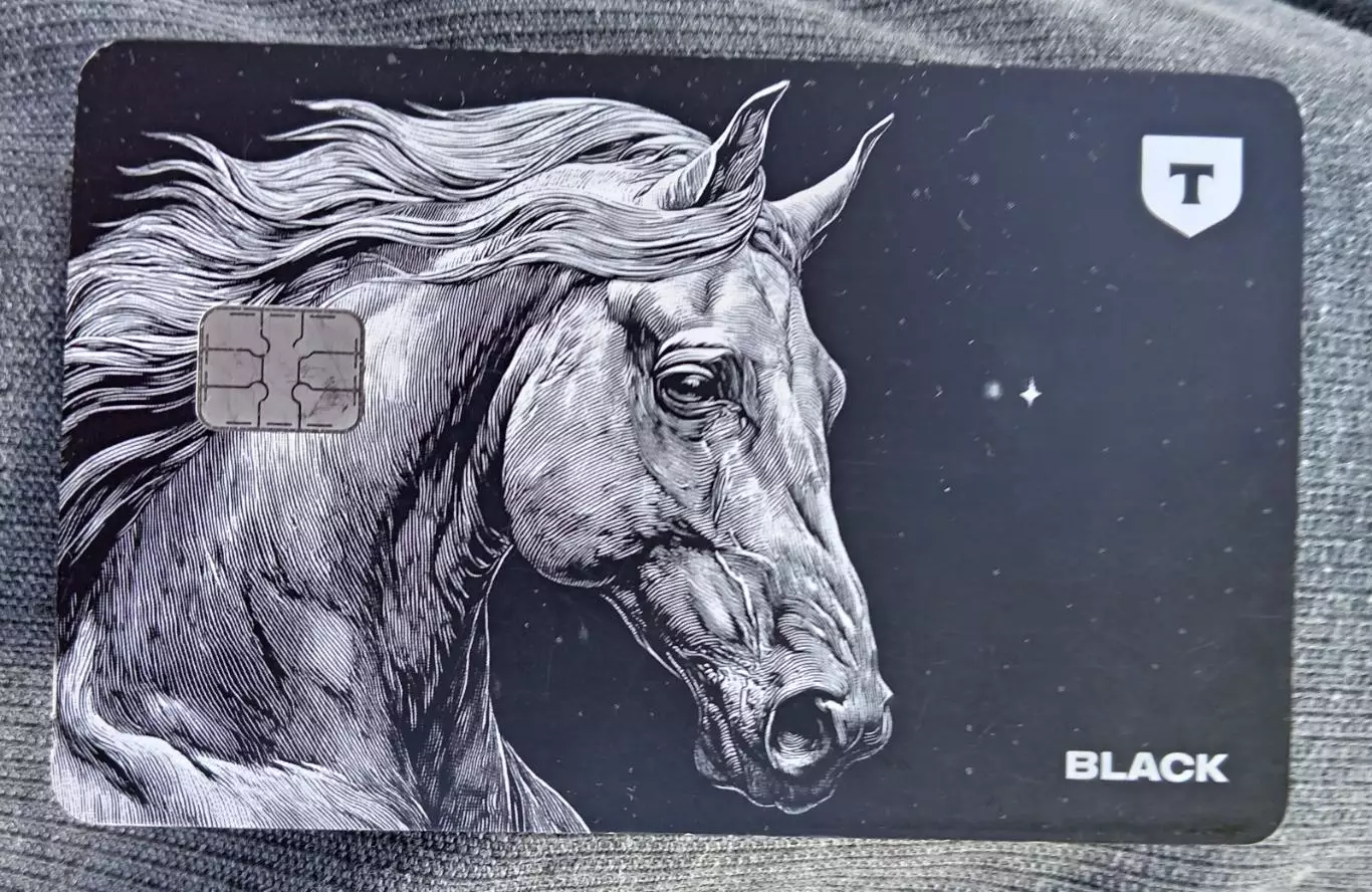 Банковская карта. Т-Банк Black МИР. Конь лошадь