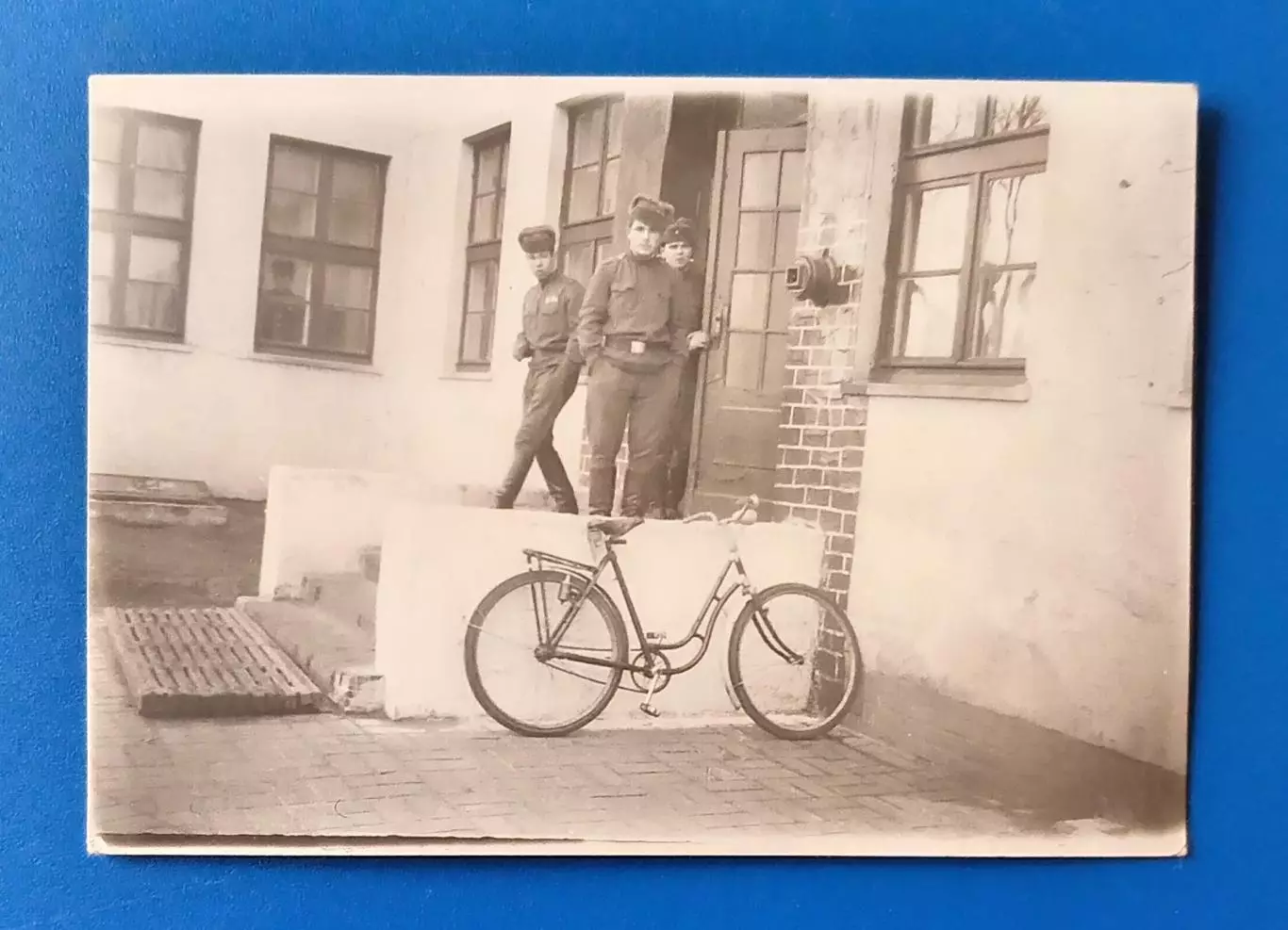 Фото СССР. Велосипед. Солдат форма армия. 1950-е г