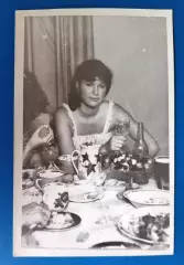 Фото СССР. Девушка Застолье. 1980-е г.