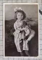 Фото СССР. Девочка ребёнок игрушка кукла. 1960-е г