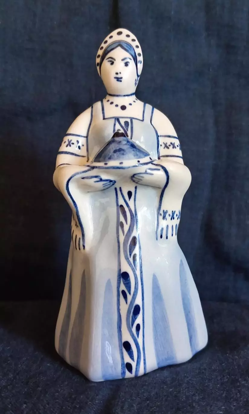 Фарфоровая статуэтка. Гжель. 2000-е г. Авторская работа.