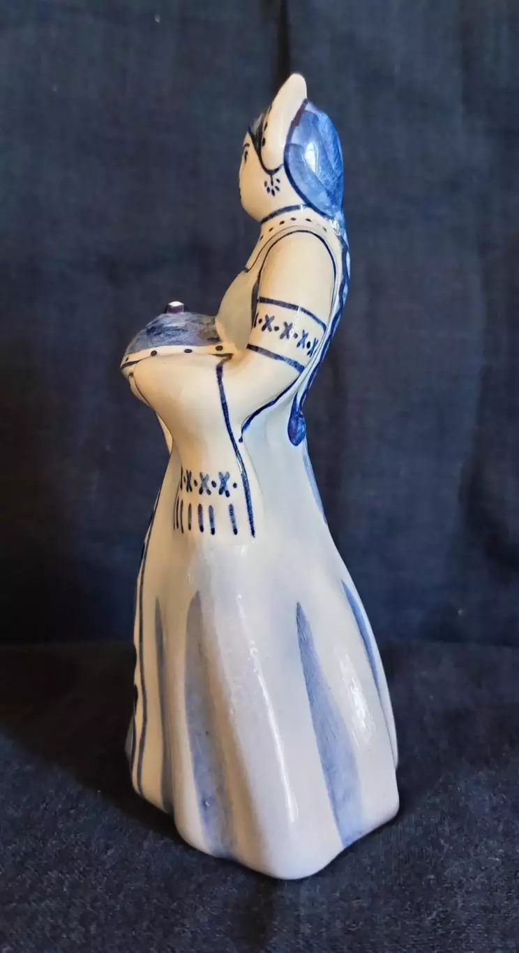 Фарфоровая статуэтка. Гжель. 2000-е г. Авторская работа. 2