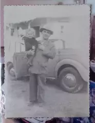 Фото СССР. Девочка ребёнок мужчина автомобиль. 1950-е г
