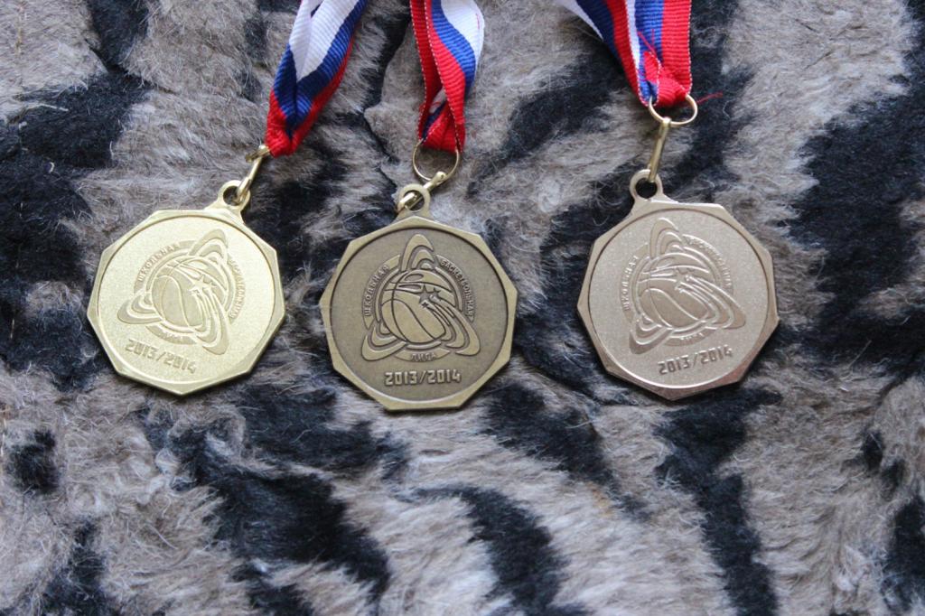 Три медали чемпионата школьной баскетбольной лиги 2013/2014 года