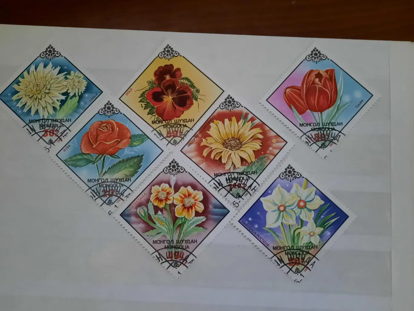 Марки. Монголия. Цветы