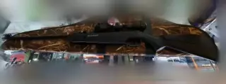 Пневматична гвинтівка з оптичним прицілом.