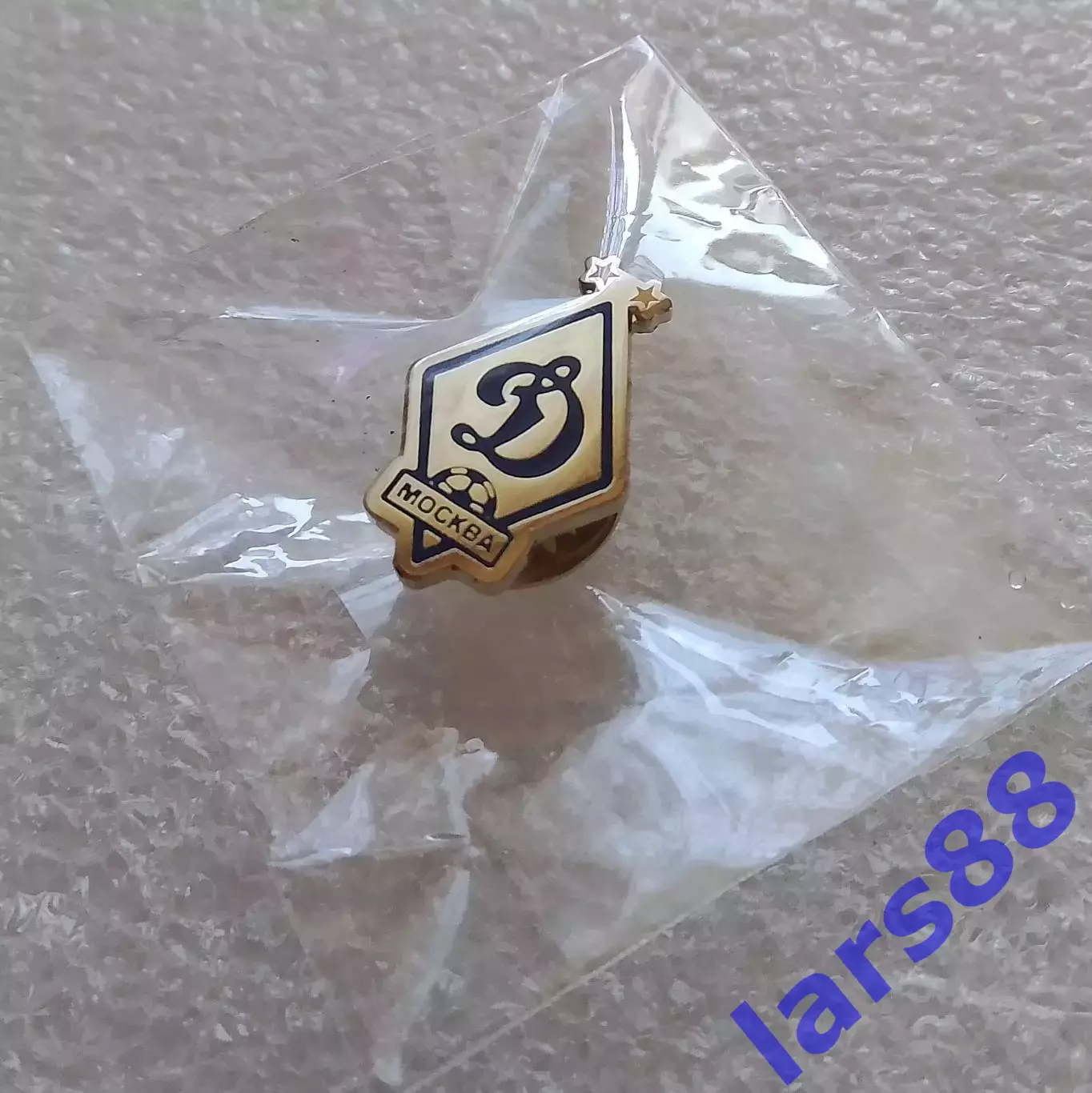 Значок ФК ДИНАМО Москва - официальное издание (сезон 2015/16).