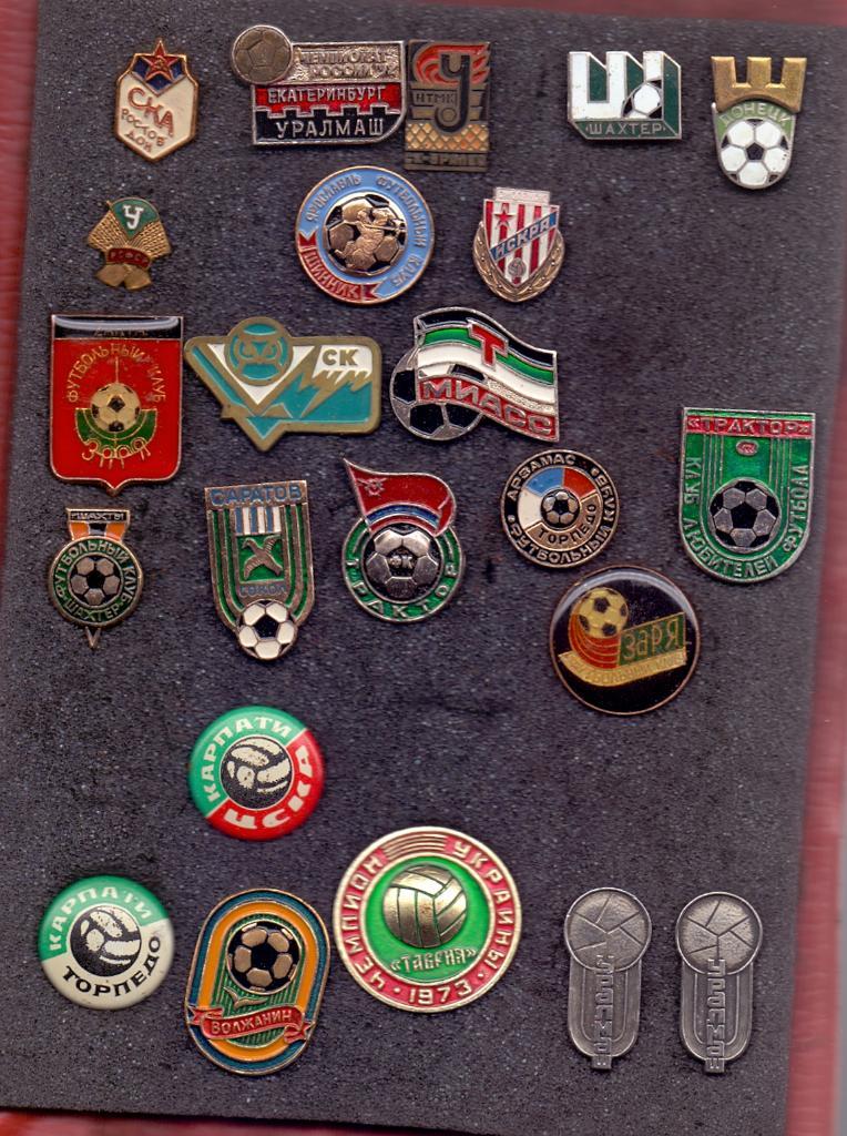 Знак Шахтёр Донецк -2 в виде короны (выпуск 90-х годов) тяж.металл, эмаль