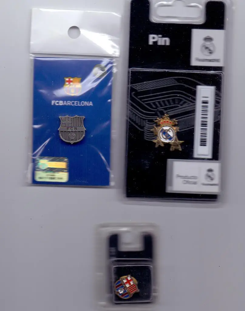 Знак ФК Барселона Испания, заколка - цанга, серый