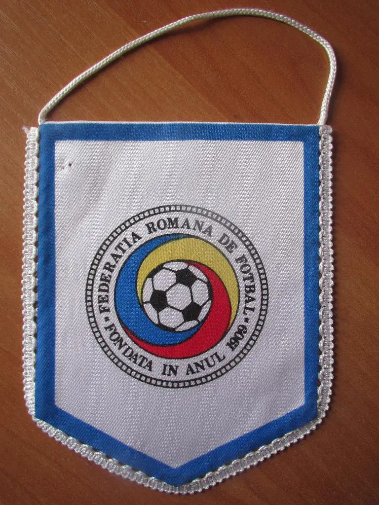 Вымпел ФФ Румынии.