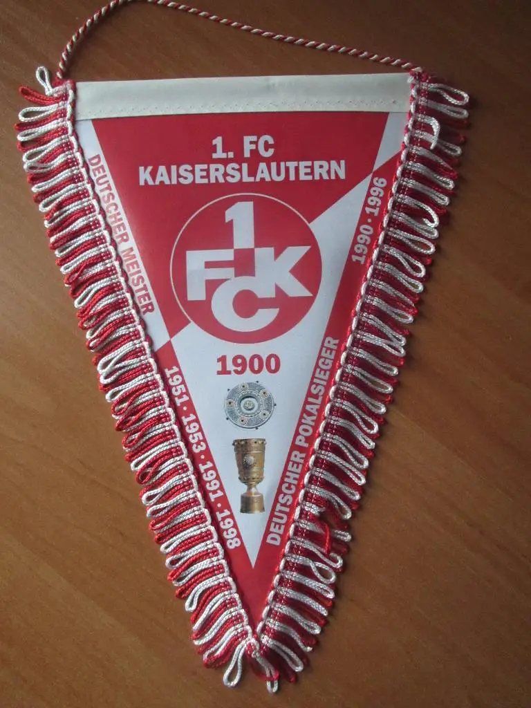 Вымпел ФК Кайзерслаутерн.