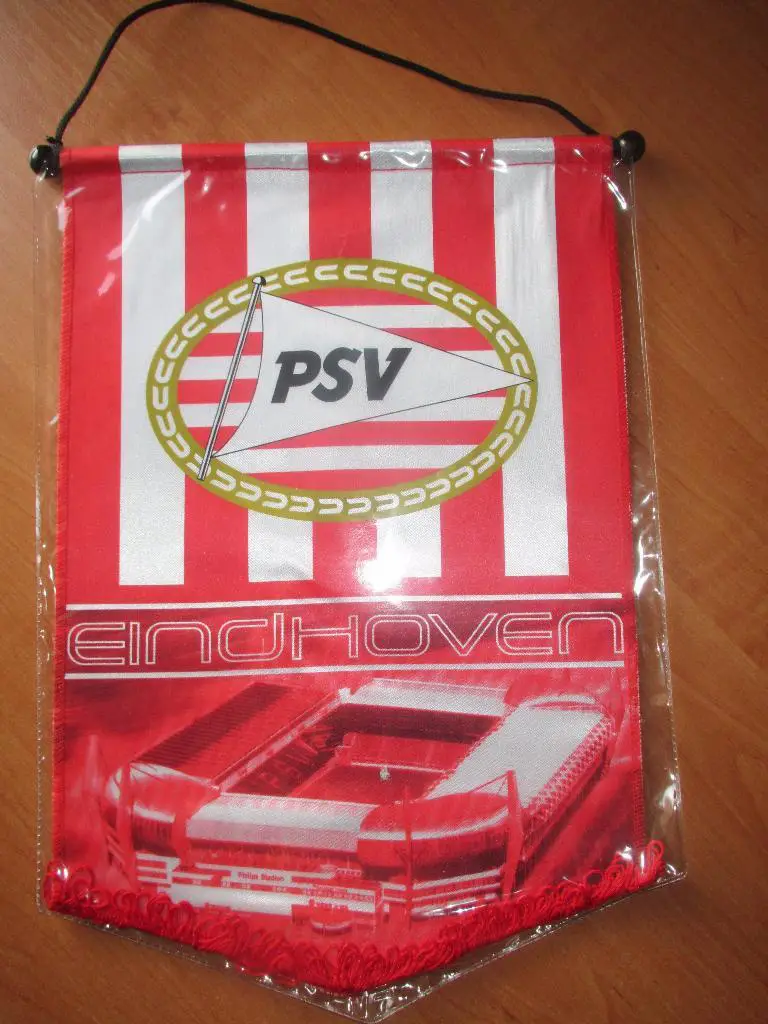 Вымпел ФК ПСВ Эйндховен.