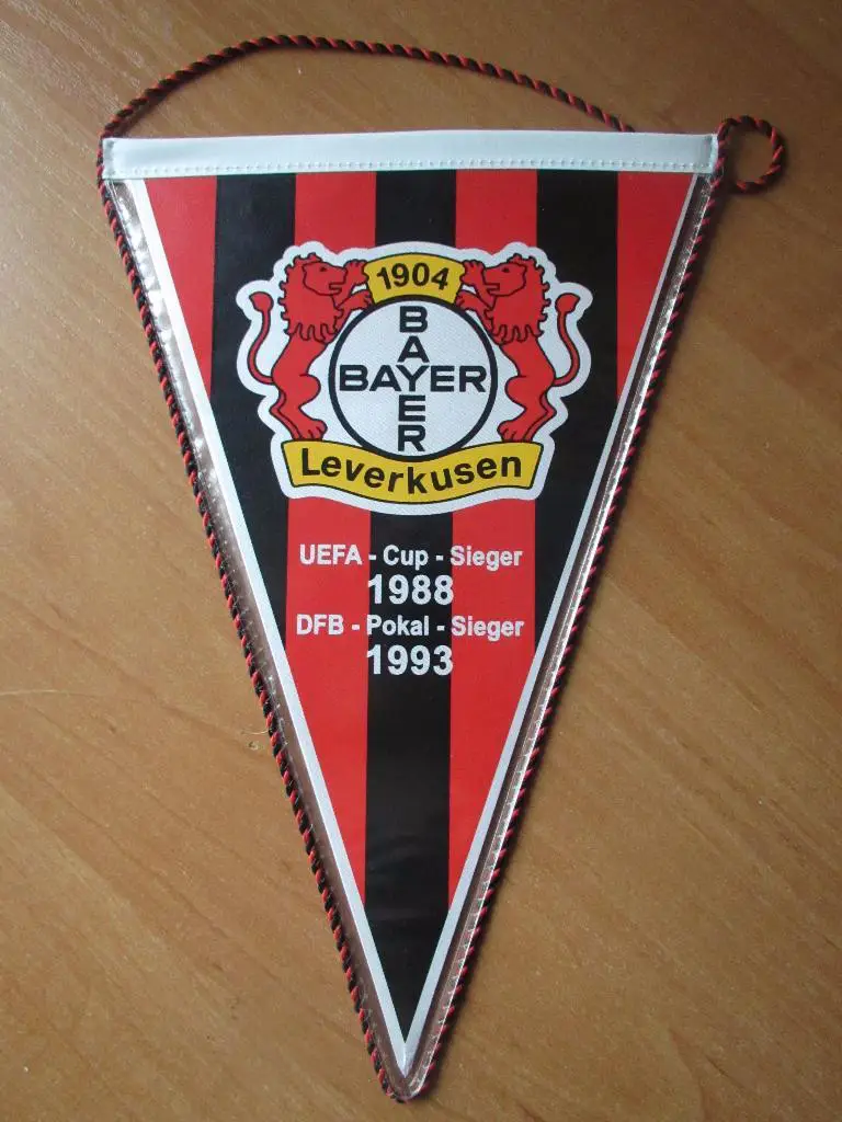 Вымпел ФК Байер. 1