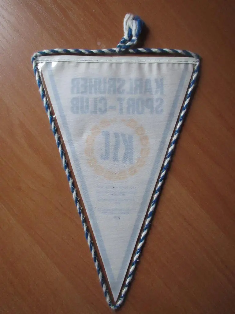 Вымпел ФК Карлсруэ. 1