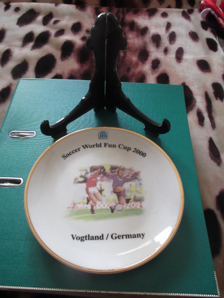 Сувенирная тарелка с Ветеранского Кубка Мира 2000г., Германия,г.Фогтланд.(Днепр) 1