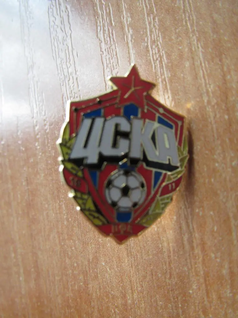 Значок ФК ЦСКА Москва.