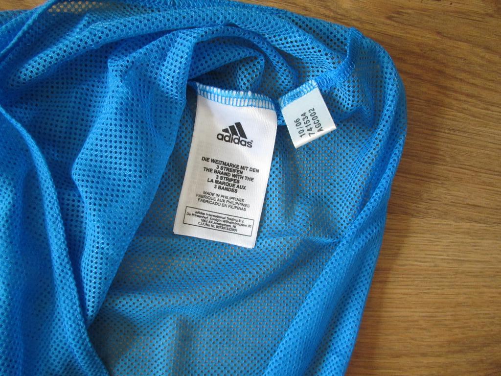 Футбольная манишка adidas. 2