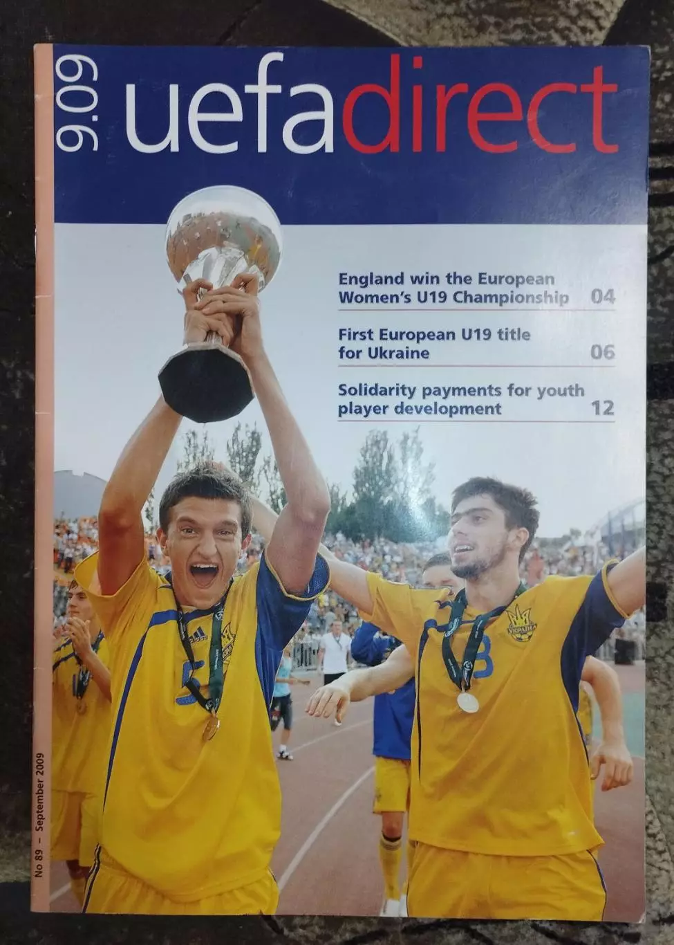 Официальный журнал УЕФА 2009 (часть появящена Украине - чемпиону Европы U-19)