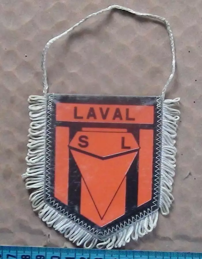 Вымпел ФК Стад Лаваль Лаваль, Франция 1