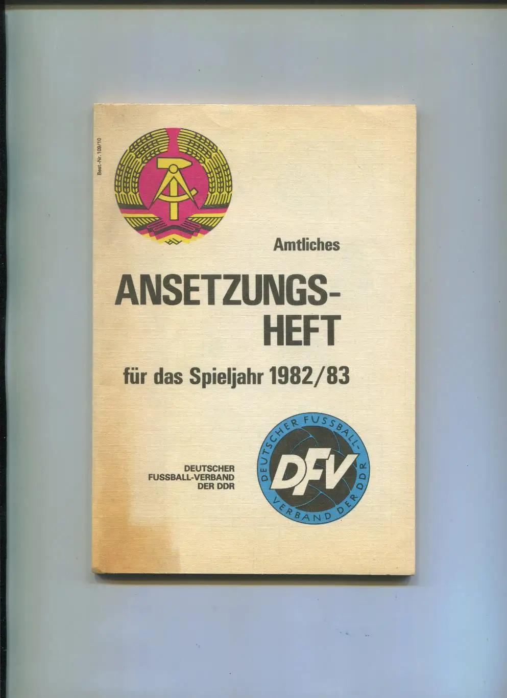 Ежегодник футбола ГДР 1982-83
