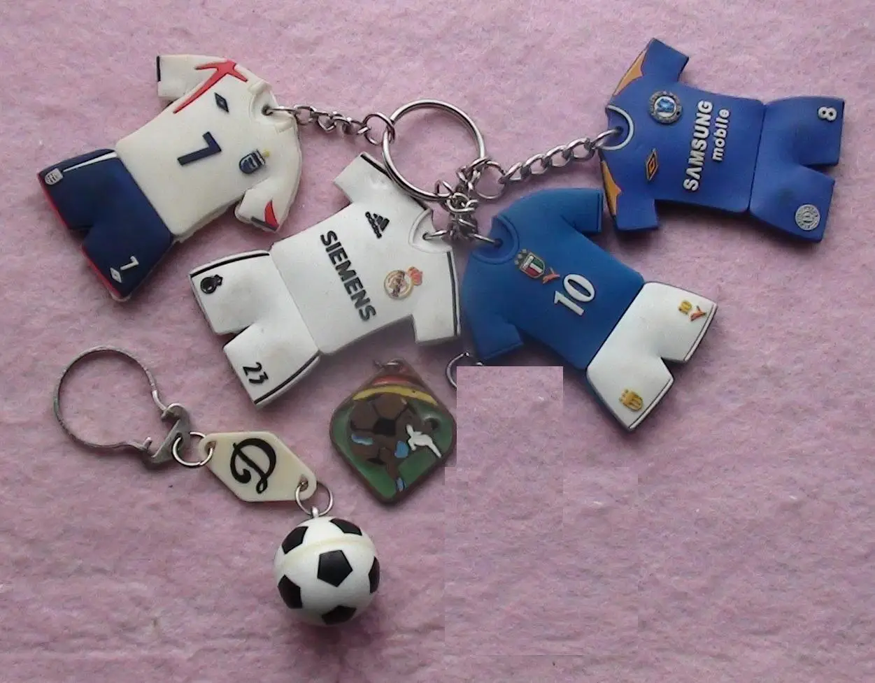 Подборка футбольных брелков, цена за лот