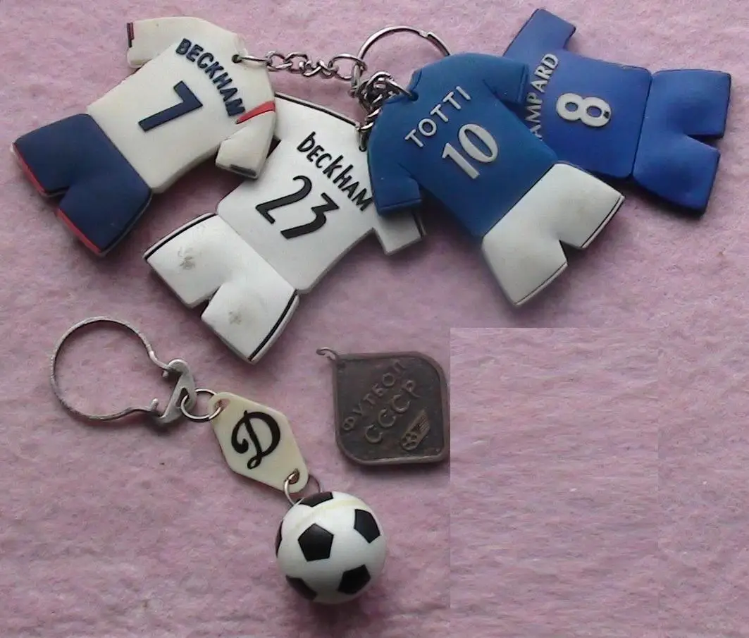 Подборка футбольных брелков, цена за лот 1