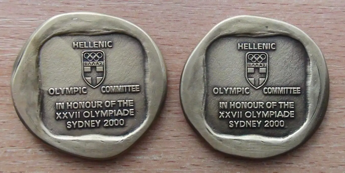 Олимпийские игры. Официальная медаль члена Олимпийской команды Греции на ОИ 2000 1