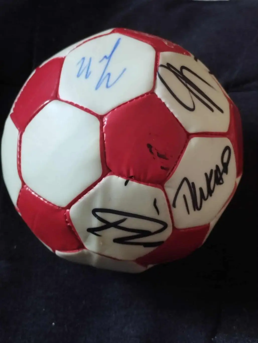 Официальный сувенирный мяч ФФ Швейцарии с оригинальными автографами игроков 2