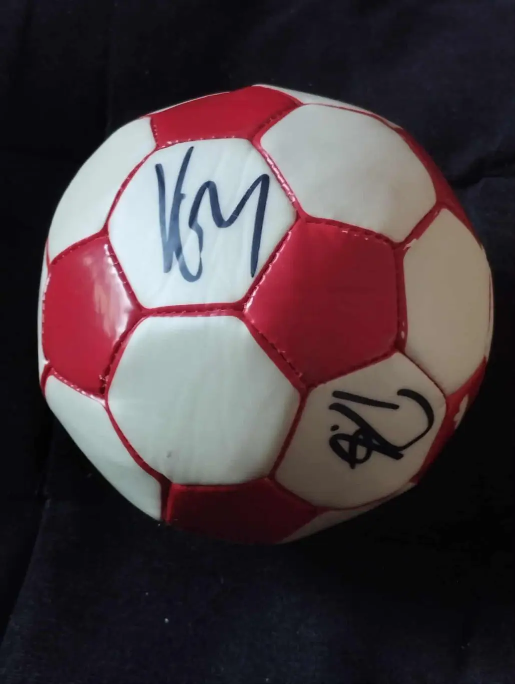 Официальный сувенирный мяч ФФ Швейцарии с оригинальными автографами игроков 3