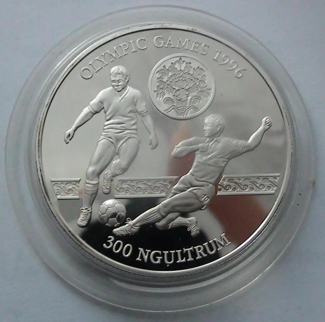 Королевство Бутан, 300 нгултрум, 31,4 грамм серебро, олимпийский футбол. турнир