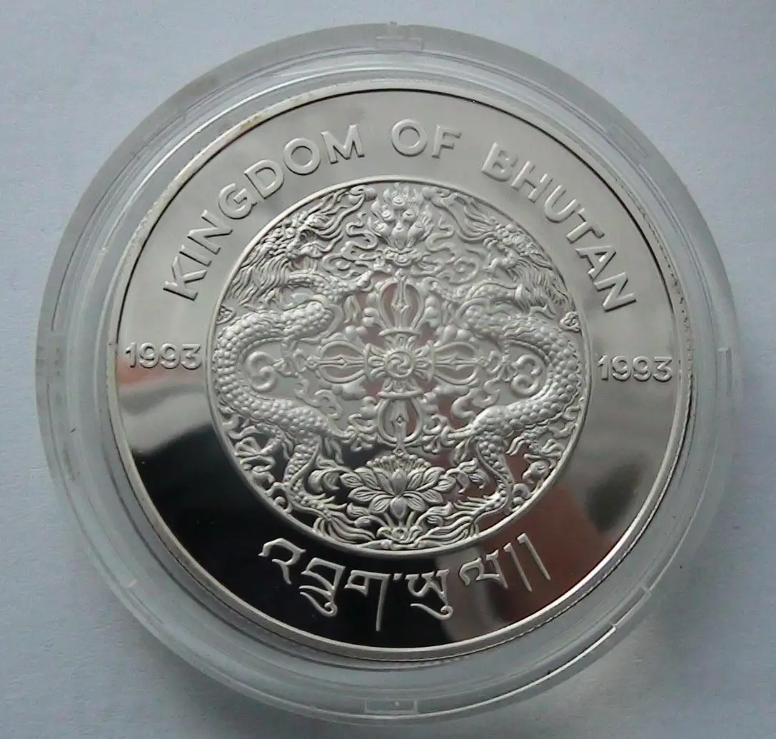 Королевство Бутан, 300 нгултрум, 31,4 грамм серебро, олимпийский футбол. турнир 1