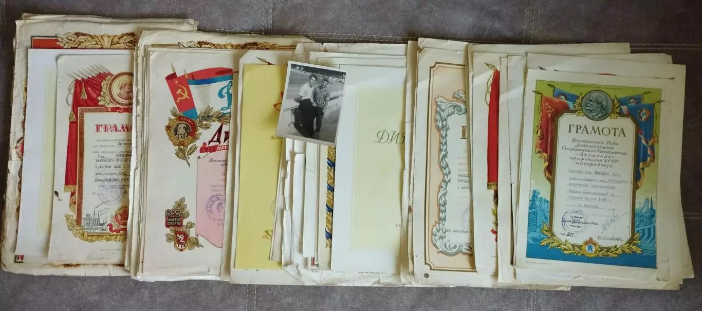 92 грамоты по борьбе на одного человека, 1953-1977 гг., Днепропетровск