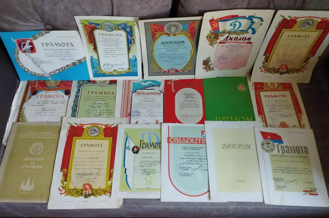 92 грамоты по борьбе на одного человека, 1953-1977 гг., Днепропетровск 3