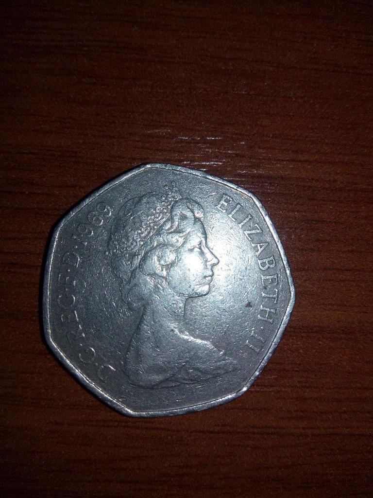 Монета 50 пенсов