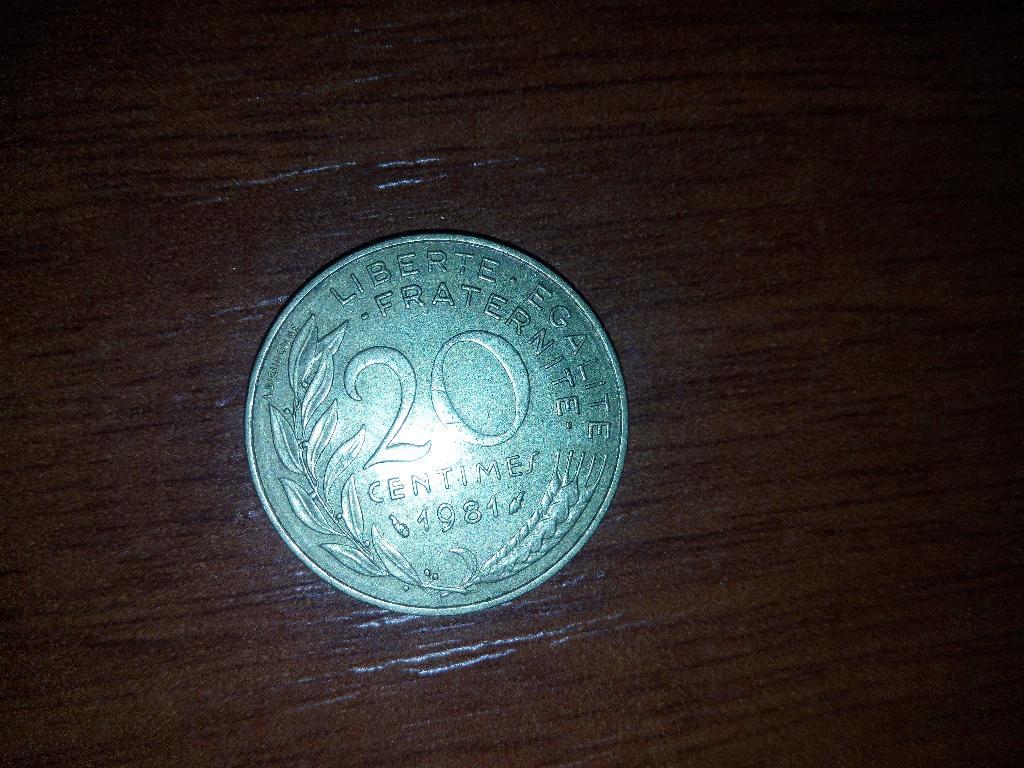 Монета 20 сентимов