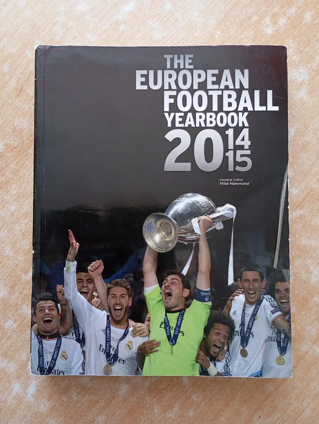The European Football Yearbook 2014-15 (Ежегодник европейского футбола)