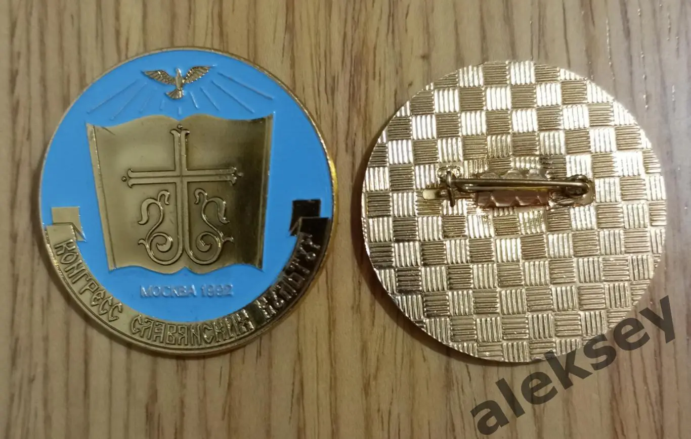 Значки на выбор по 50 рублей за штуку. Минимальный заказ на сумму 250 рублей 3