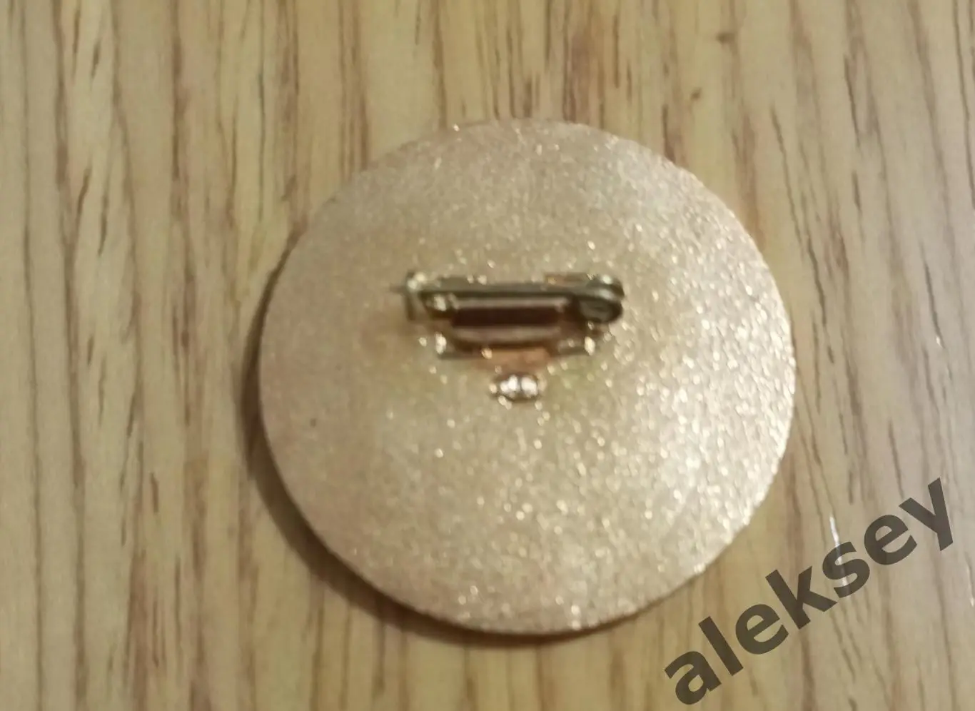 Значки на выбор по 50 рублей за штуку. Минимальный заказ на сумму 250 рублей 5